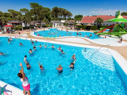 Luxury camping - Heizung - Venedig - Panorama des Schwimmbades - Camping Vela Blu Mobilheim Laguna Platinum auf Camping Vela Blu