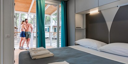 Luxuscamping - getrennte Schlafbereiche - Cavallino - Doppelzimmer - Camping Vela Blu Mobilheim Laguna Platinum auf Camping Vela Blu