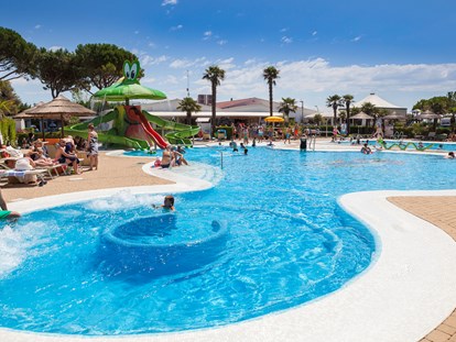 Luxury camping - Sonnenliegen - Italy - Whirlpool - Camping Vela Blu Mobilheim Top Residence Platinum auf Camping Vela Blu