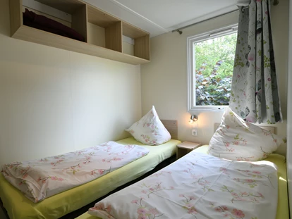 Luxury camping - getrennte Schlafbereiche - Schlafzimmer 2 im Mobilheim - Waldcamping Brombach Mobilheim am Waldcamping Brombach