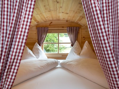 Luxury camping - Unterkunft alleinstehend - Trentino-South Tyrol - Campingfass Schlaf Raum - Camping Residence Chalet CORONES Schlaffässer auf Camping Residence Chalet CORONES