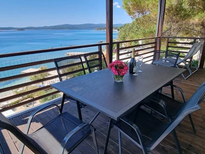 Luxuscamping - Parkplatz bei Unterkunft - Kroatien - Premium mobile home terrace - Lavanda Camping**** Premium Mobile Home with sea view