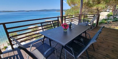 Luxuscamping - Sonnenliegen - Dalmatien - Premium mobile home terrace - Lavanda Camping**** Premium Mobile Home with sea view
