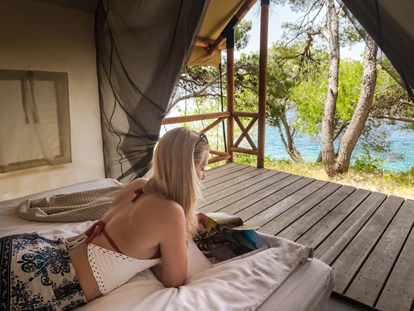 Luxury camping - Terrasse - Zadar - Šibenik - Obonjan Island Resort Glamping Lodges