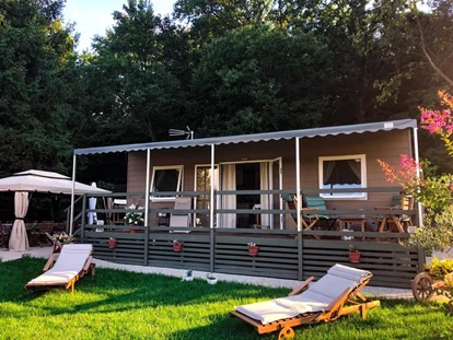 Luxuscamping - Mobilheim Luxury mit Liegewiese auf Camping Montorfano  - Camping Montorfano Mobile homes