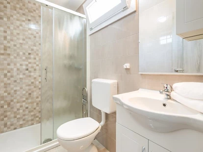 Luxuscamping - Kochmöglichkeit - Kroatien - bathroom - Lavanda Camping**** Prestige Mobile Home mit Whirlpool