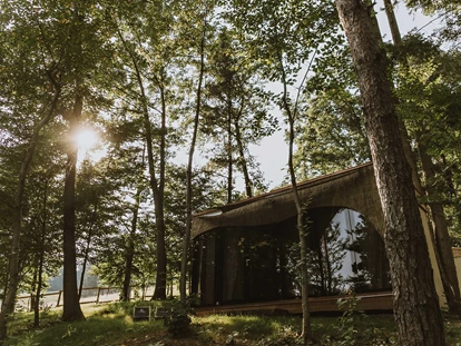 Luxuscamping - Art der Unterkunft: Mobilheim - Lake House With Wooden Tent - Falkensteiner Premium Camping Lake Blaguš - Falkensteiner Premium Camping Lake Blaguš Lake House With Wooden Tent (Mittelreihe)