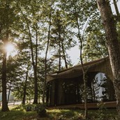 Glampingunterkunft: Lake House With Wooden Tent im Falkensteiner Premium Camping Lake Blaguš - Lake House With Wooden Tent (Oberreihe)