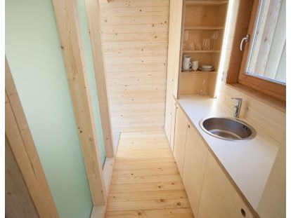 Luxury camping - Bad und WC getrennt - Slovenia - Kamp Koren Kobarid Holzhütte „Glamping Lilija“