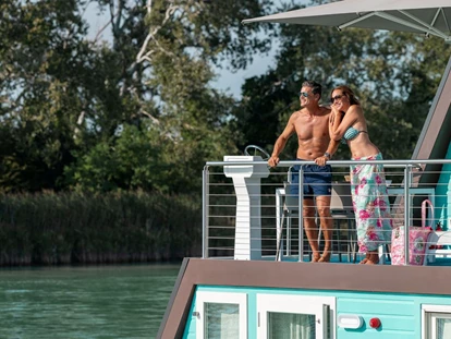 Luxury camping - Kühlschrank - Venedig - Houseboat River Terrasse - Marina Azzurra Resort Houseboat River