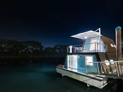 Luxury camping - Kühlschrank - Venedig - Houseboat River Abendstimmung - Marina Azzurra Resort Houseboat River