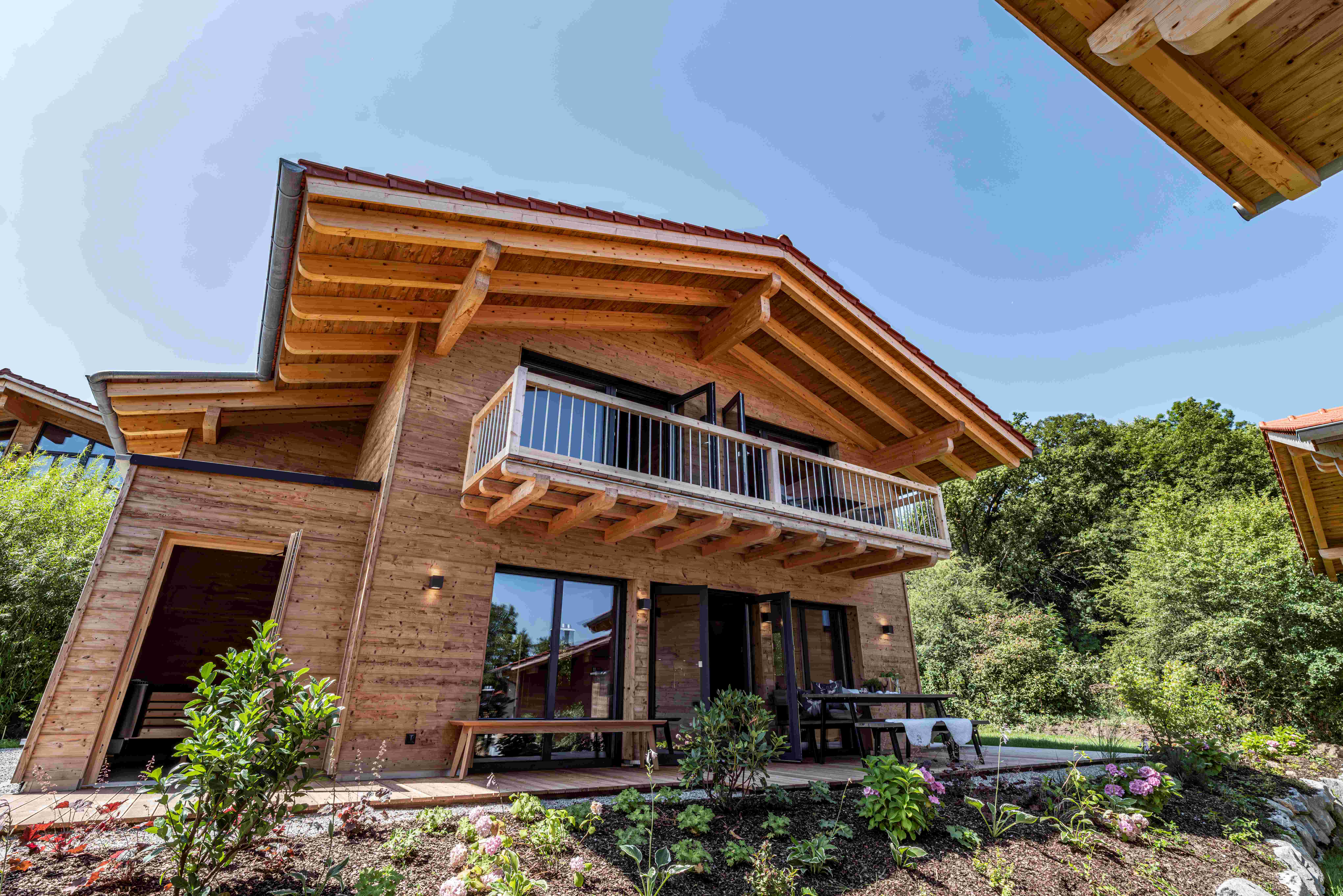 Luxuscamping - Chalet im Bayern Village am Vital CAMP Bayerbach mit Privatsauna - Bayern Village Chalet