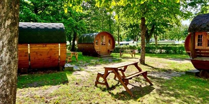 Luxuscamping - Gartenmöbel - Kalkar - Chalets/ Mobilheime Wikinger-Fass am Freizeitpark Wisseler See