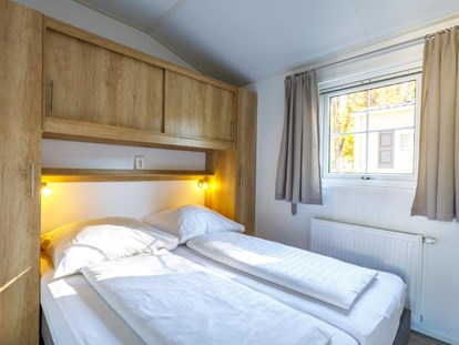 Luxury camping - Preisniveau: gehoben - Bavaria - Doppelzimmer im Chalet Campingplatz Pilsensee - Pilsensee in Bayern Mobilheime direkt am Pilsensee in Bayern