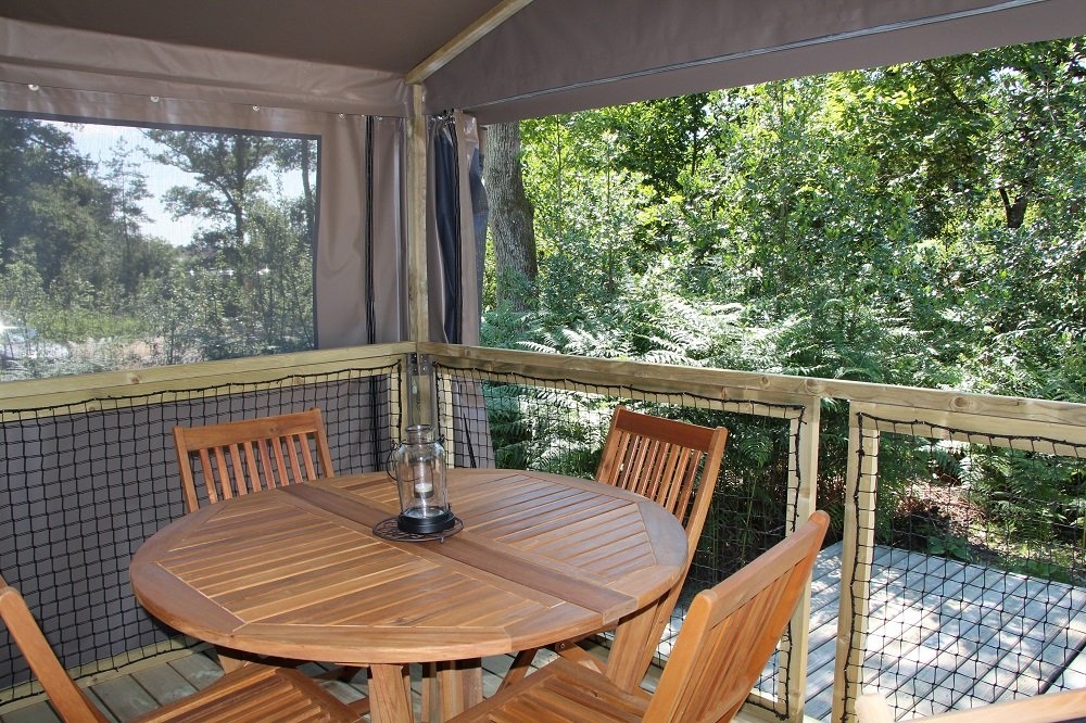 Luxuscamping - Loir et Cher - Safari Lodge - Terrasse - Domaine des Alicourts Safari Lodge für 4 Personen auf Domaine des Alicourts