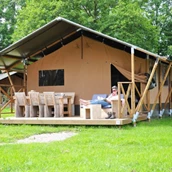 Luxuscamping: Safari Lux Tent von außen - Domaine des Alicourts: Safari Lux Tent für 5 Personen auf Domaine des Alicourts