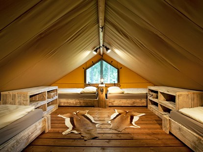 Luxury camping - getrennte Schlafbereiche - Austria - Mezzanine Safari-Lodge-Zelt "Giraffe" - Nature Resort Natterer See Safari-Lodge-Zelt "Giraffe" am Nature Resort Natterer See