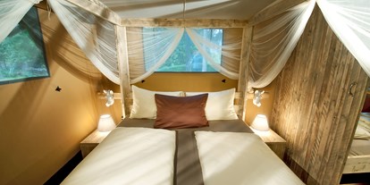 Luxuscamping - Art der Unterkunft: Lodgezelt - Schlafzimmer Safari-Lodge-Zelt "Zebra" - Nature Resort Natterer See Safari-Lodge-Zelt "Zebra" am Nature Resort Natterer See