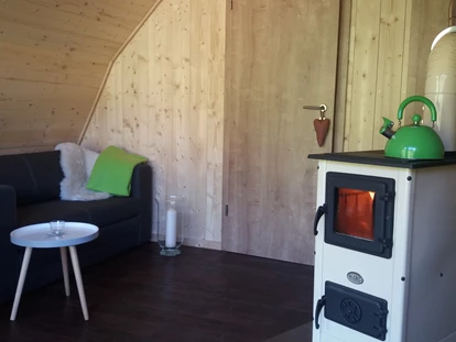 Luxury camping - getrennte Schlafbereiche - Die gemütliche Kuschelecke. - Vollmershof Urlaub im Holz-Igloo