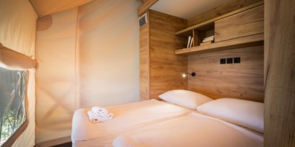 Luxuscamping - Terrasse - Kvarner - doppelbett schlafzimmer - Krk Premium Camping Resort - Valamar Krk Premium Camping Resort - Safari-Zelte