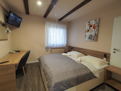 Luxury camping - Preisniveau: moderat - Croatia - Jelena Pavillon - Plitvice Holiday Resort Doppelzimmer im Jelena Pavillon auf Plitvice Holiday Resort