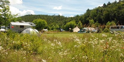 Luxuscamping - Gartenmöbel - Comfort Camping Tenuta Squaneto Comfort Lodge Zelte auf dem Comfort Camping Tenuta Squaneto