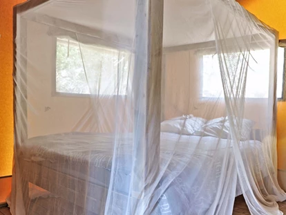 Luxury camping - Kochmöglichkeit - Mittelmeer - Comfort Camping Tenuta Squaneto Comfort Lodge Zelte auf dem Comfort Camping Tenuta Squaneto