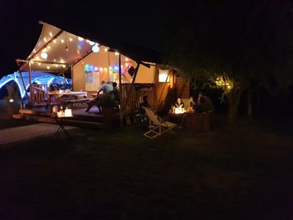 Luxury camping - Terrasse - Glamping-Sommernacht - Glamping Heidekamp Glamping Heidekamp