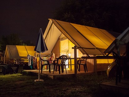 Luxury camping - Preisniveau: gehoben - Belluno - Camping al Lago Arsie Sampei Zelt am Camping al Lago Arsie