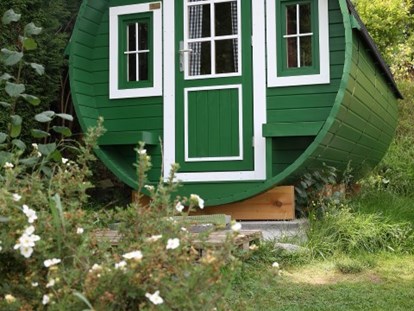 Luxury camping - Gartenmöbel - Ostseeküste - Eines unserer 12 Campingfässer - ostseequelle.camp Campingfässer (Schlafffässer)
