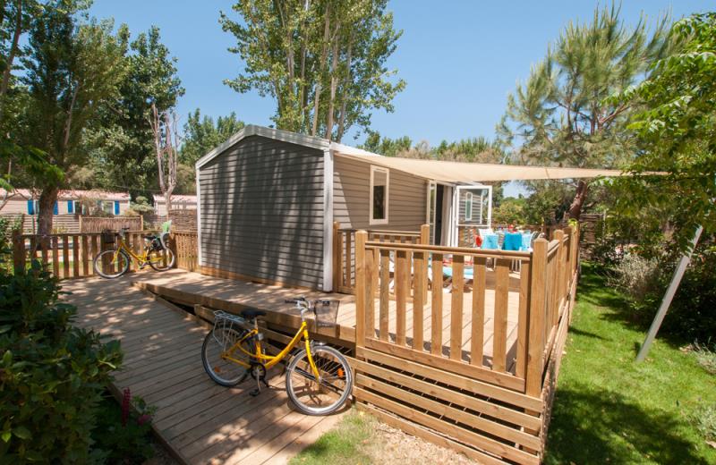 Luxuscamping: Cottage "PMR" für 4 Personen am Camping Le Sérignan Plage - Camping Le Sérignan Plage: Cottage "PMR" für 4 Personen am Camping Le Sérignan Plage