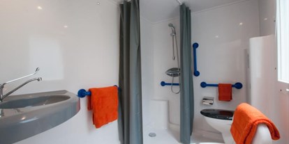 Luxuscamping - WC - Béziers - Rollstuhlgerechte Sanitäranlage - Camping Le Sérignan Plage Cottage "PMR" für 4 Personen am Camping Le Sérignan Plage