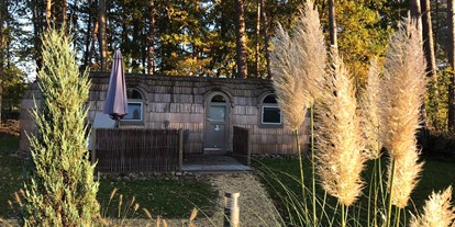 Luxuscamping - WC - Auch im Herbst ist es im Iglu Camp Heidewald ganz romantisch....einfach mal die Seele baumeln lassen. - Campingpark Heidewald Campingpark Heidewald