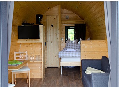 Luxury camping - Parkplatz bei Unterkunft - Hesse - Camping Odersbach Campingpod auf Camping Odersbach