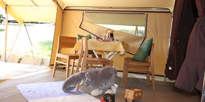 Luxuscamping - Art der Unterkunft: Lodgezelt - PLZ 79263 (Deutschland) - Schwarzwalldzelt mit Bollerofen
 - Camping Schwarzwaldhorn Schwarzwald-Lodge auf Camping Schwarzwaldhorn