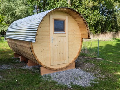 Luxury camping - Parkplatz bei Unterkunft - Region Bodensee - Campingplatz Hegne Schlaf-Fässer auf Campingplatz Hegne