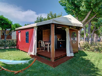 Luxury camping - Parkplatz bei Unterkunft - Italy - Eurcamping Mini Lodge Lagrein auf  Eurcamping 