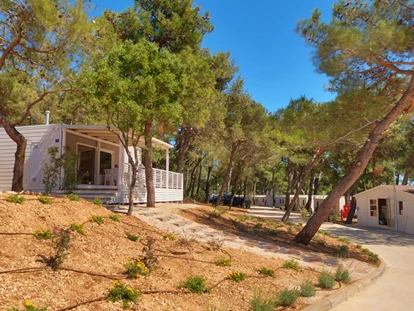 Luxury camping - Gartenmöbel - Zadar - Šibenik - View - Camping Cikat Mobilheime Typ C auf Camping Cikat