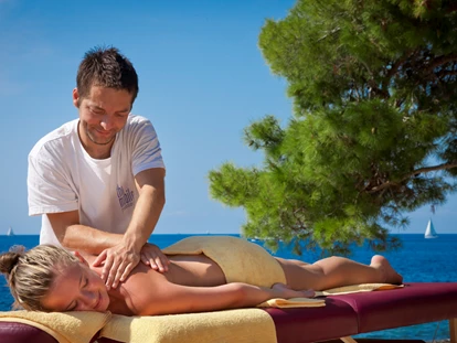Luxury camping - Gartenmöbel - Zadar - Šibenik - Massage - Camping Cikat Mobilheime Typ C auf Camping Cikat