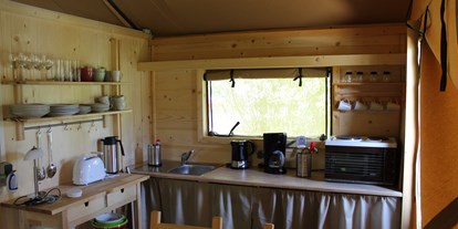 Luxuscamping - Grill - Bayern - Zeltlodges 5x5 m Kochgelegenheit - Zelt Lodges Campingplatz Ammertal Zelt Lodges Campingplatz Ammertal