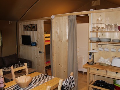 Luxury camping - getrennte Schlafbereiche - Zeltlodges 5x5m - Zelt Lodges Campingplatz Ammertal Zelt Lodges Campingplatz Ammertal