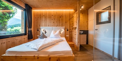 Luxuscamping - Gartenmöbel - Camping Seiser Alm Dolomiten Lodges