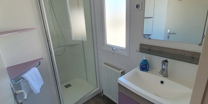 Luxuscamping - Bad und WC getrennt - Soltau - Badezimmer - Campingplatz "Auf dem Simpel" Mobilheime auf Campingplatz "Auf dem Simpel"