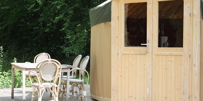 Luxury camping - Preisniveau: moderat - In der Sommersonne die Natur genießen - Uhlenköper-Camp Jurten auf dem Uhlenköper-Camp Uelzen