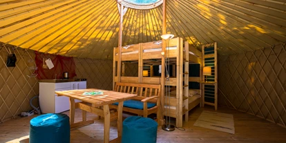 Luxury camping - Blick ins Innere der Jurte - Uhlenköper-Camp Jurten auf dem Uhlenköper-Camp Uelzen