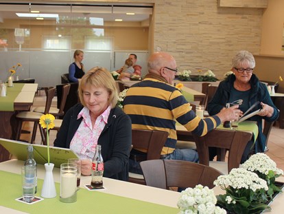 Luxuscamping - Region Schwerin - Entspannen mit Geschmack im Restaurant "Oase" - ganzjährig geöffnet - Ostseecamping Ferienpark Zierow Mobilheime und Ferienhäuschen im Ostseecamping Ferienpark Zierow
