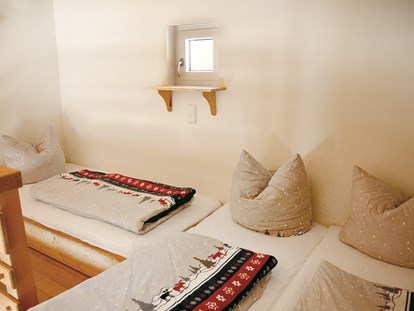 Luxury camping - Schlafbereich auf der Galerie - Camping Resort Zugspitze Berghütten Komfort im Camping Resort Zugspitze