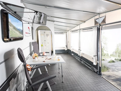 Luxury camping - getrennte Schlafbereiche - Beheiztes Vorzelt mit Dusche - Mobilheime direkt an der Ostsee Glamping Caravan