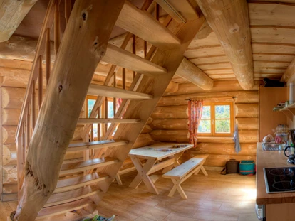 Luxury camping - getrennte Schlafbereiche - Naturstammhaus Küche - Schwarzwälder Hof Naturstammhaus auf Schwarzwälder Hof