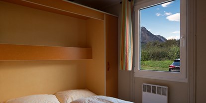 Luxuscamping - PLZ 1913 (Schweiz) - Zimmer im ein Residence Chalet - Camping de la Sarvaz Klassische Mietchalets am Camping de la Sarvaz